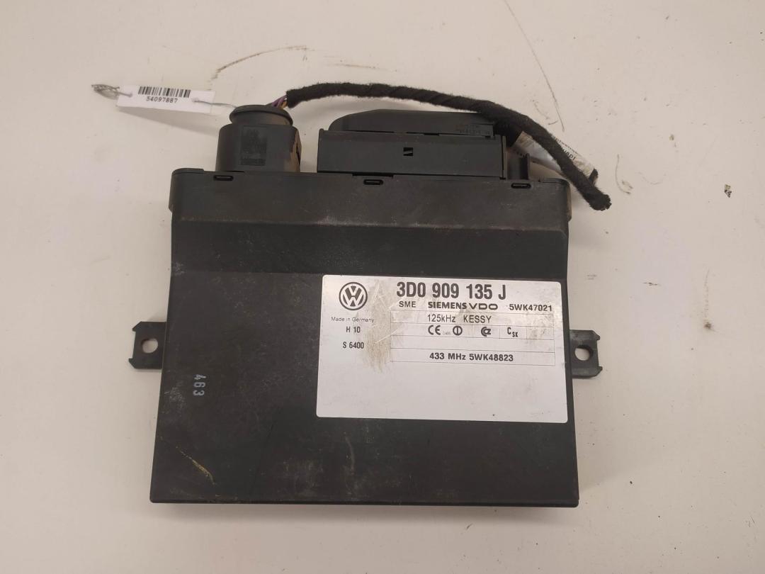 блок управления центральным замком Volkswagen Touareg 2003, 2.5 л., дизель, МКПП, серый, внедорожник 5 дв., 3D0909135J