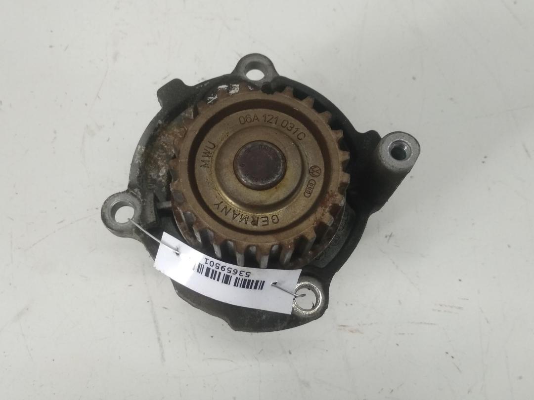 насос антифриза дополнительный Audi A4 B6 2002, 2.0 л., бензин, МКПП, серый, седан, 06A121031C - фото №1