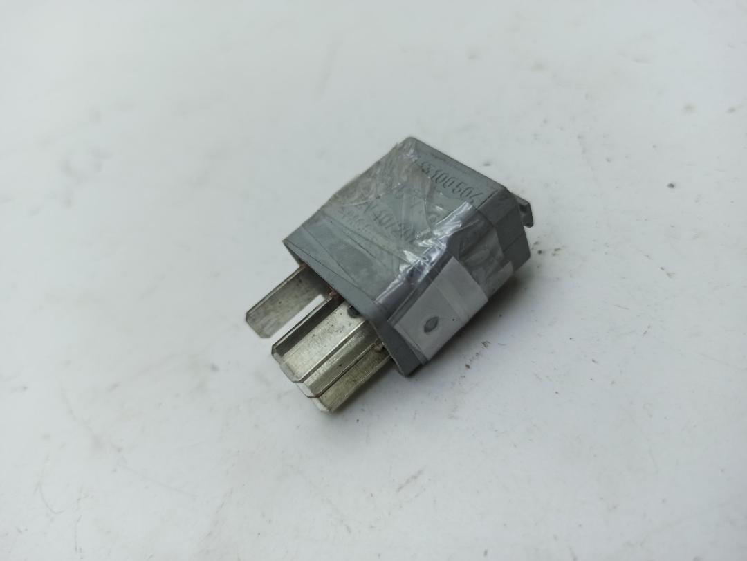 реле (прочие) Opel Astra H 2004, 1.7 л., дизель, МКПП, синий, хетчбэк 5 дв., 13100504