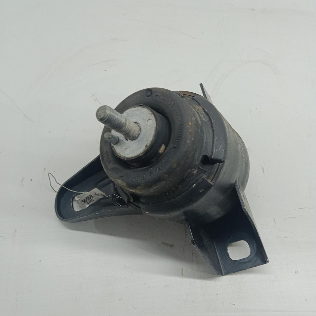 подушка крепления двигателя Ford Mondeo 2 поколение 1997, 2.5 л., бензин, МКПП, синий, универсал, 97BB6038BC - фото №1