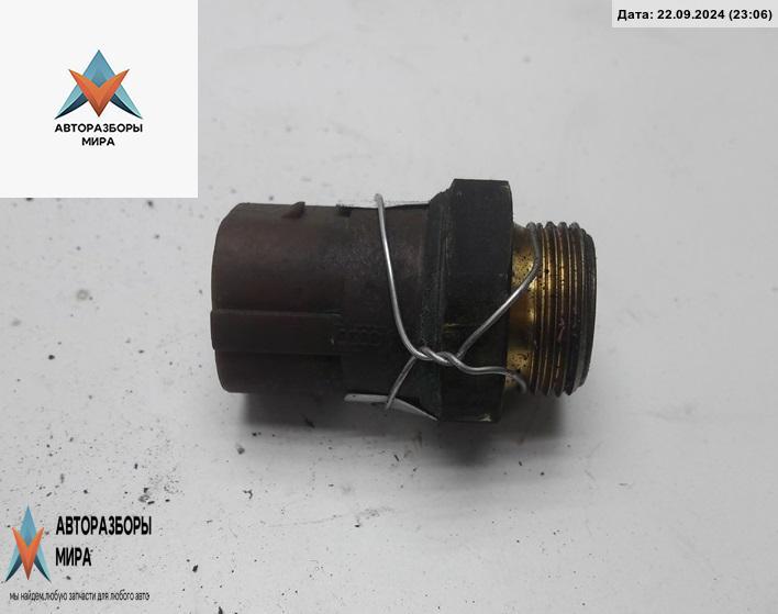 датчик температуры Volkswagen Golf 4 поколение 1998, 1.4 л., бензин, МКПП, белый, хетчбэк 5 дв. - фото №1