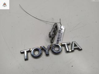 эмблема Toyota Corolla 8 поколение (E110) [рестайлинг] 2001, 1.4 л., бензин, МКПП, зелёный, хетчбэк 5 дв.