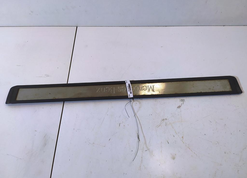 Накладка на порог внутренняя (салона) Mercedes-Benz E W211 2003, 2.7 л., дизель, АКПП, чёрный, универсал, 2116801435