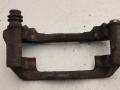 скоба суппорта Peugeot 607 1 поколение 2000, 2.2 л., дизель, МКПП, серый, седан, 9658756177 - фото №2