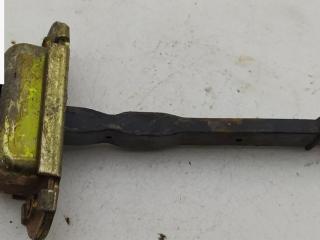 Ограничитель открывания двери задней Mitsubishi Carisma 1 поколение [рестайлинг] 2003, хетчбэк 5 дв.