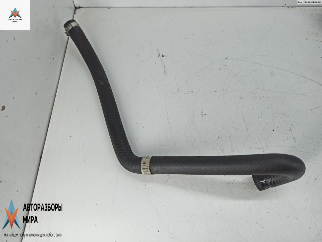 патрубок (трубопровод, шланг) Audi A4 B5 1995, 1.6 л., бензин, МКПП, синий, седан - фото №1