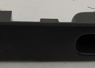 кнопка стеклоподъемника переднего правого Mitsubishi Space Wagon 3 поколение (Typ N50) 2000, 2.4 л., бензин, МКПП, зелёный, минивэн, MR330736