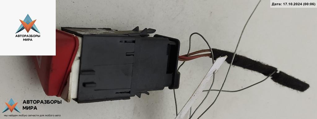 кнопка аварийной сигнализации Volkswagen Golf 5 поколение 2004, 1.6 л., бензин, МКПП, чёрный, хетчбэк 3 дв., 1K0953509A - фото №1