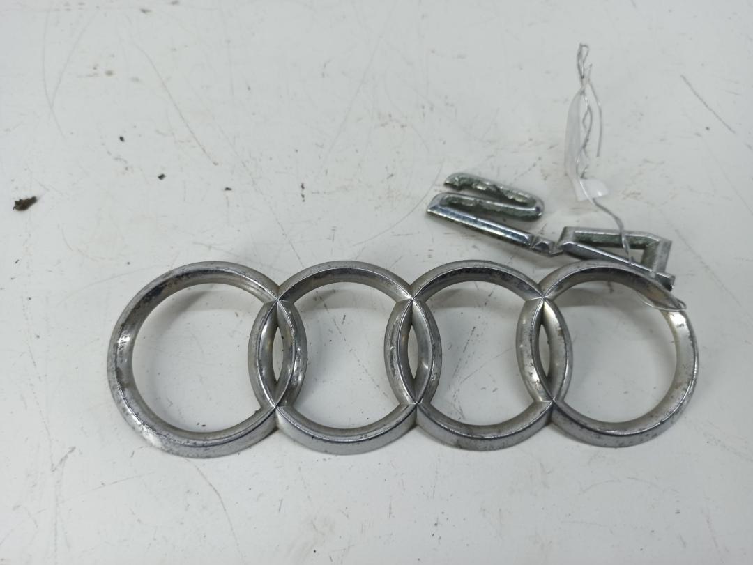 эмблема Audi A6 C5 1997, 2.4 л., бензин, МКПП, серый, седан, 4D0853741