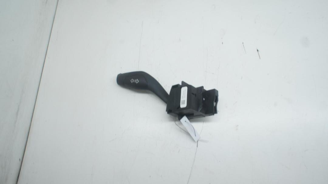 переключатель поворотов Ford Focus 3 поколение 2012, 1.0 л., бензин, МКПП, чёрный, хетчбэк 5 дв., AV6T13335AB - фото №1