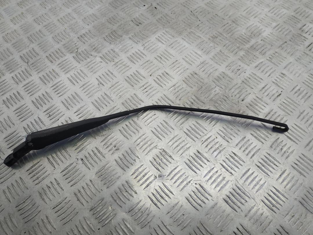 Щеткодержатель (поводок стеклоочистителя) задний Hyundai Coupe 2000, 1.6 л., бензин, МКПП, серый, купе