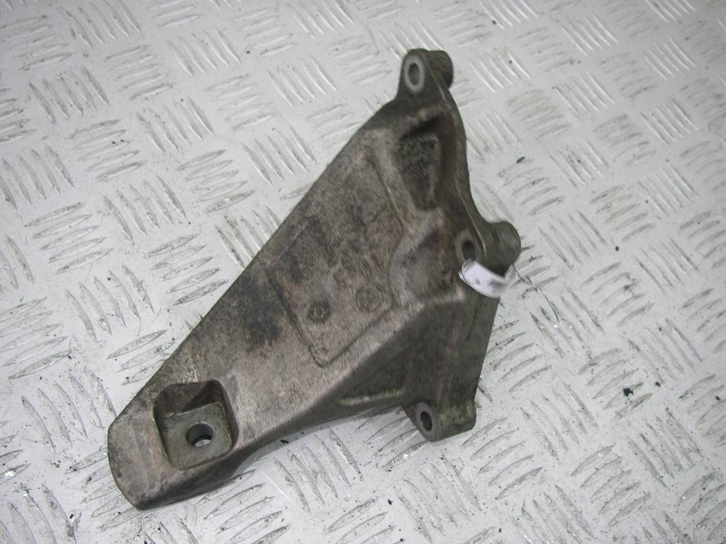 кронштейн двигателя BMW 7 серия E65/E66/E67 2001, 4.4 л., бензин, АКПП, чёрный, седан, 22116754615 - фото №1