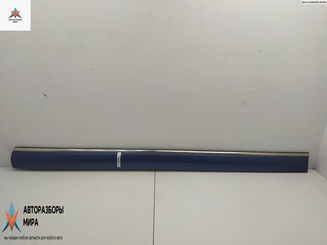 молдинг двери передней правой Mercedes-Benz E-Класс W210/S210 1997, 2.2 л., дизель, МКПП, синий, седан, 2106900462 - фото №1