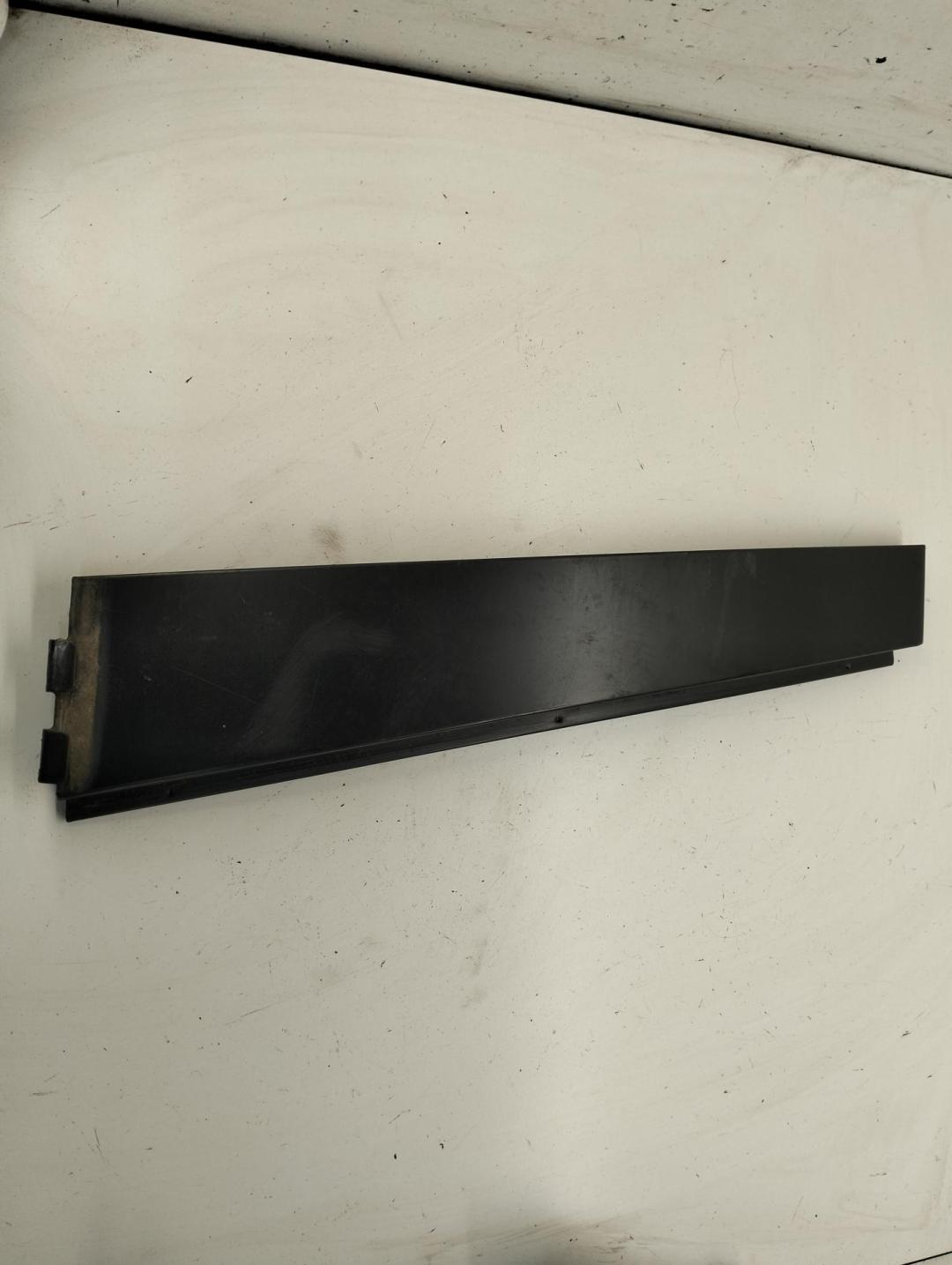 накладка двери (крышки) багажника Volkswagen Passat B6 2005, 2.0 л., дизель, МКПП, чёрный, универсал, 3C0839902