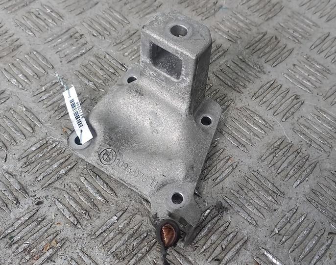 кронштейн двигателя BMW 5 E39 1999, 3.0 л., дизель, АКПП, серый, универсал, 1096076