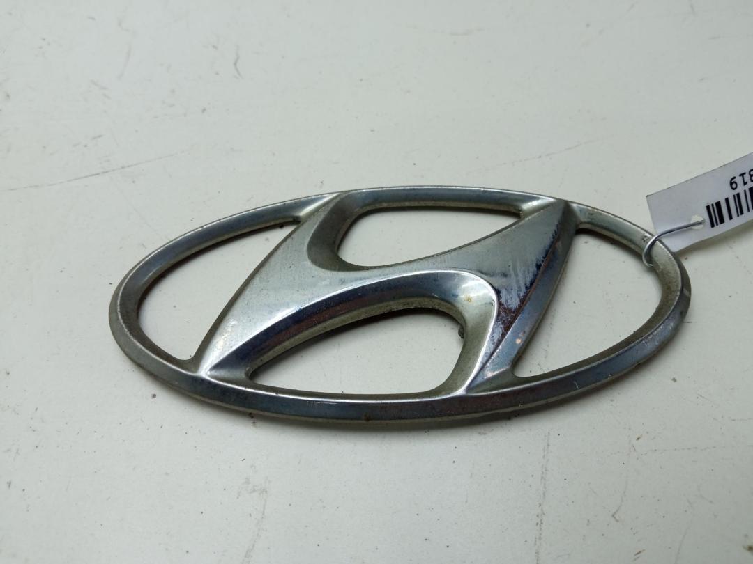 эмблема Hyundai i10 2009, 1.1 л., бензин, МКПП, красный, хетчбэк 5 дв.