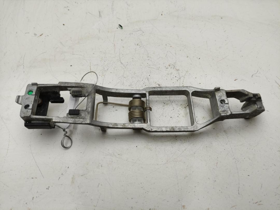 Корпус (держатель) ручки двери передней левой Mercedes-Benz C W202 1995, 1.8 л., бензин, АКПП, зелёный, седан