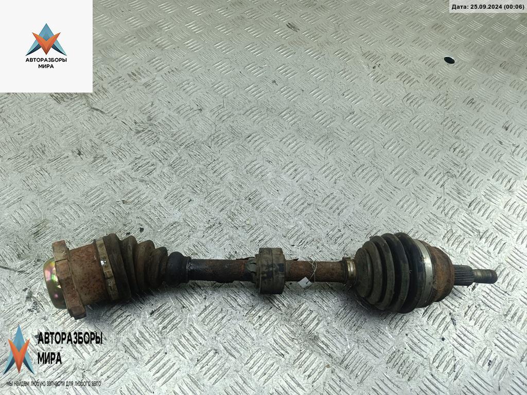 полуось передняя левая (приводной вал, ШРУС) Volkswagen Golf 4 поколение 2000, 1.6 л., бензин, МКПП, серый, универсал - фото №1