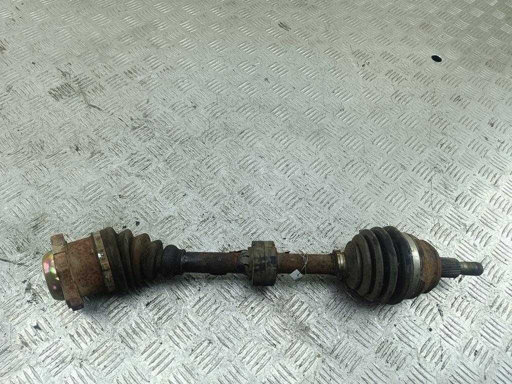 полуось передняя левая (приводной вал, ШРУС) Volkswagen Golf-4 2000, 1.6 л., бензин, МКПП, серый, универсал