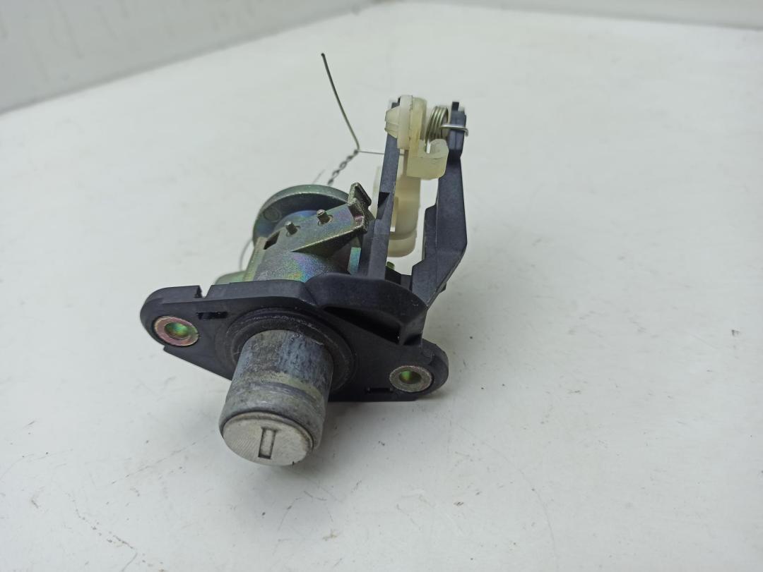 кнопка открытия багажника Opel Astra F 1996, 1.6 л., бензин, МКПП, красный, хетчбэк 5 дв., 01527