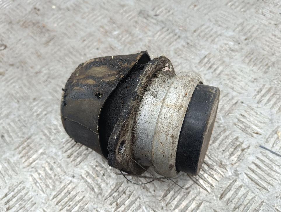 подушка крепления двигателя Volkswagen Touareg 2006, 3.0 л., дизель, АКПП, чёрный, внедорожник 5 дв.