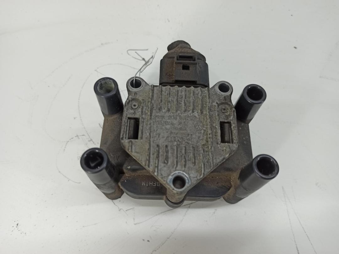 катушка зажигания Audi A4 B5 1998, 1.6 л., бензин, МКПП, синий, седан, 032905106B