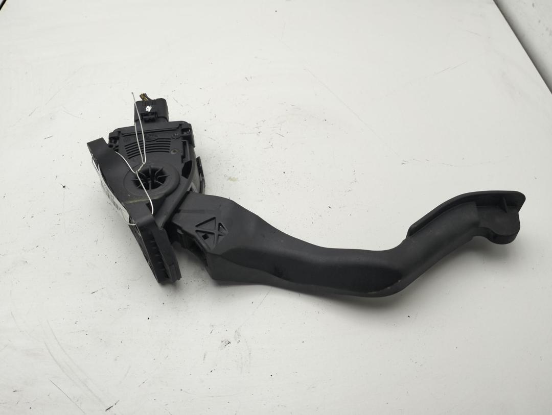 педаль Peugeot 207 2007, 1.4 л., бензин, МКПП, красный, хетчбэк 3 дв., 9680756880