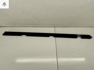 Молдинг стекла двери передней правой внутренний Volkswagen Passat B5 [рестайлинг] 2000, 1.6 л., бензин, МКПП, красный, универсал