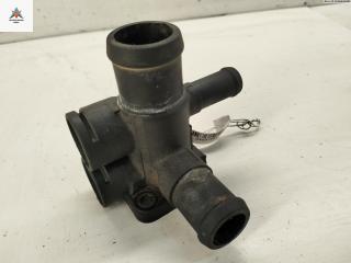 фланец (тройник) системы охлаждения Volkswagen Passat B3 1989, 1.8 л., бензин, МКПП, красный, универсал, 037121133C