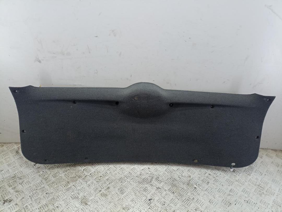 обшивка крышки багажника Opel Omega B 1999, 2.5 л., дизель, МКПП, красный, универсал, 90431609