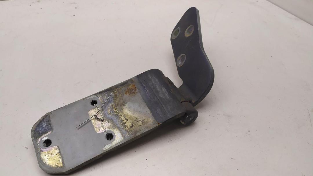 петля крышки багажника Opel Frontera A 1996, чёрный, внедорожник 5 дв.