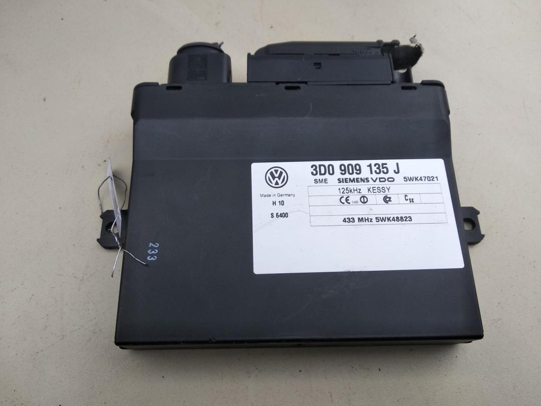 блок управления центральным замком Volkswagen Touareg 2003, 3.2 л., бензин, АКПП, серый, внедорожник 5 дв., 3D0909135J