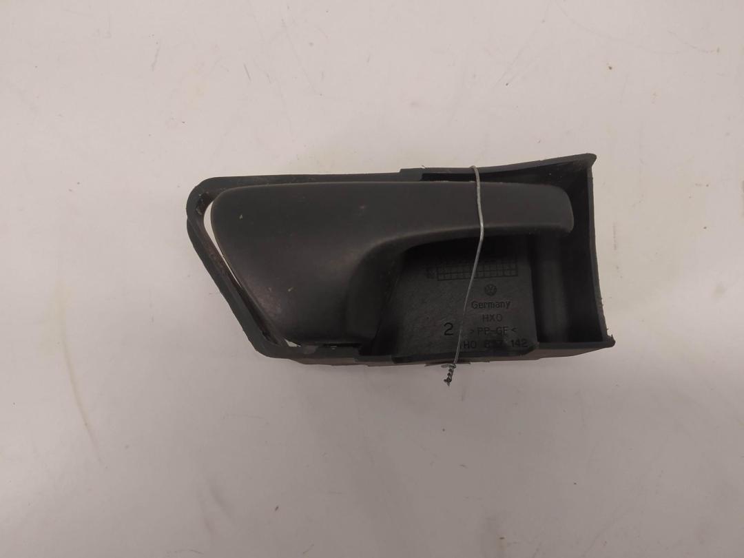 ручка внутренняя передняя правая Volkswagen Golf 3 поколение 1997, 1.6 л., бензин, МКПП, зелёный, хетчбэк 5 дв., 1H0837142 - фото №1