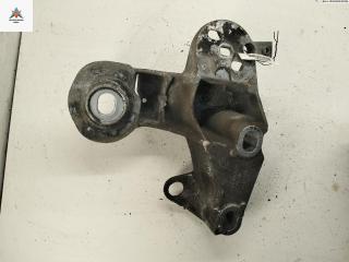 крепление стабилизатора / втулки стабилизатора Volkswagen Passat B5 [рестайлинг] 2001, 1.6 л., бензин, МКПП, серый, седан, 4B0199352B