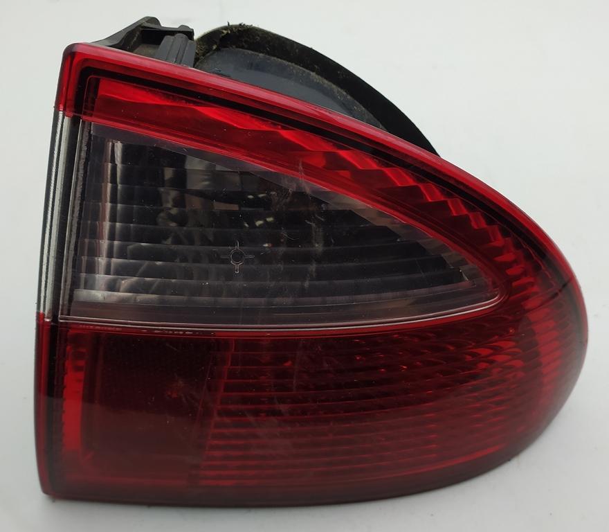 фонарь задний правый SEAT Leon 1 поколение 1999, 1.8 л., бензин, МКПП, чёрный, хетчбэк 5 дв., 1M6945112, 1M6945096A - фото №1