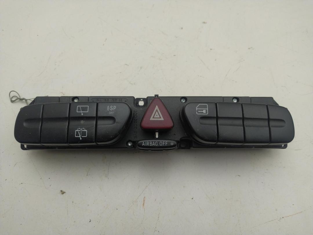 кнопка аварийной сигнализации Mercedes-Benz C W203 2002, 2.0 л., бензин, МКПП, серый, универсал, 2038218258