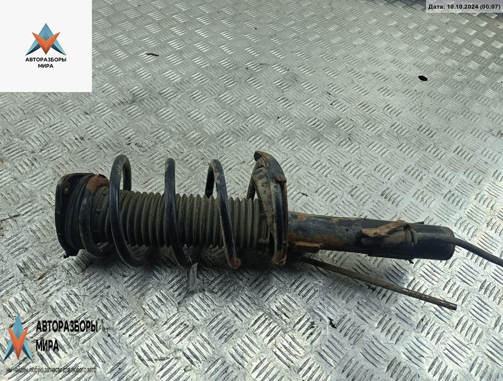 стойка передняя Ford Focus 2 поколение 2006, 1.6 л., дизель, МКПП, белый, универсал, 4M5118K001BBB - фото №1