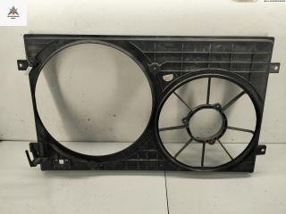 диффузор вентилятора Volkswagen Golf 4 поколение 1999, 1.4 л., бензин, МКПП, синий, хетчбэк 5 дв., 1J0121207H