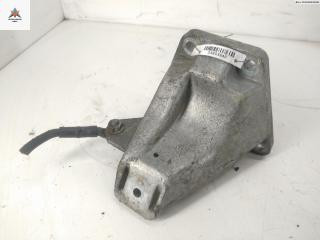 кронштейн двигателя Audi A6 4B/C5 1998, 2.4 л., бензин, МКПП, зелёный, универсал, 8D0199308D