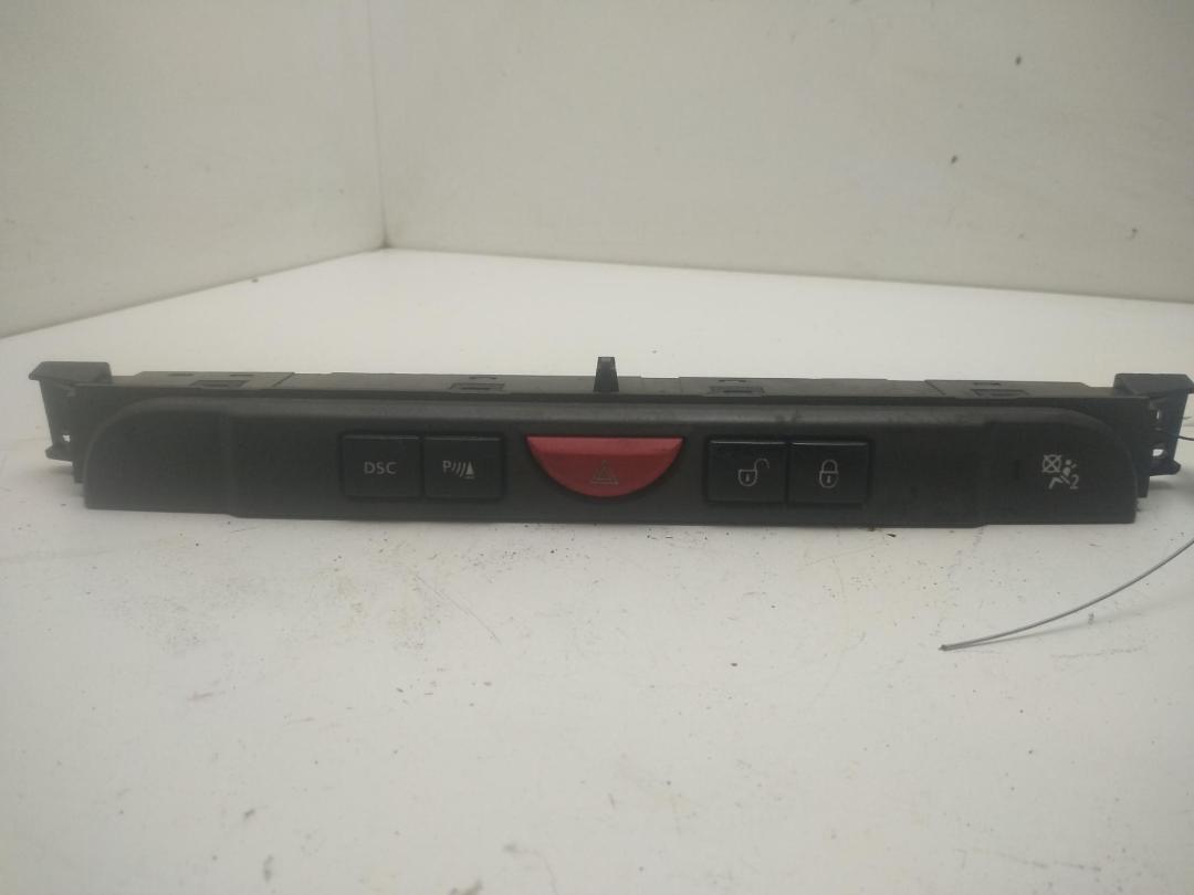 кнопка аварийной сигнализации Land Rover Discovery 2007, 2.7 л., дизель, АКПП, серый, внедорожник 5 дв., YUL500400WUX