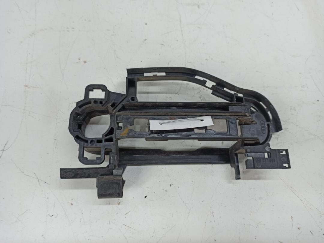 Корпус (держатель) ручки двери передней правой Audi A6 C6 2006, 2.7 л., дизель, АКПП, чёрный, универсал, 4F0837886