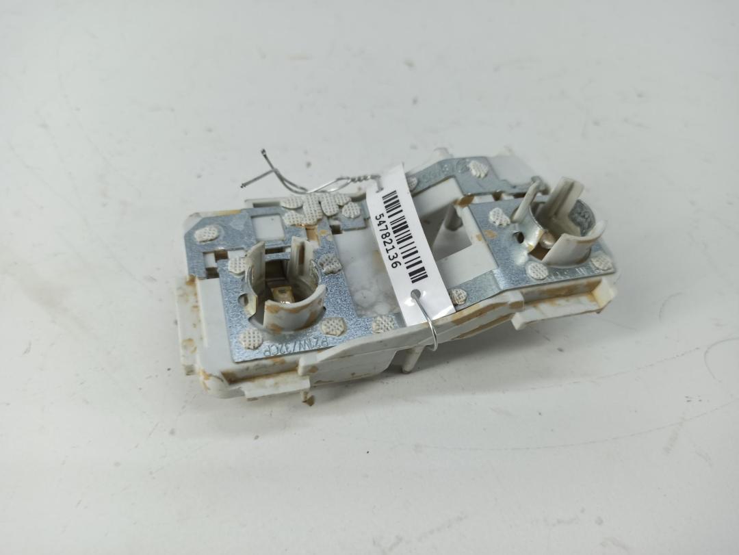 панель заднего левого фонаря Audi A4 B7 2005, 2.0 л., бензин, МКПП, серый, универсал, 484571