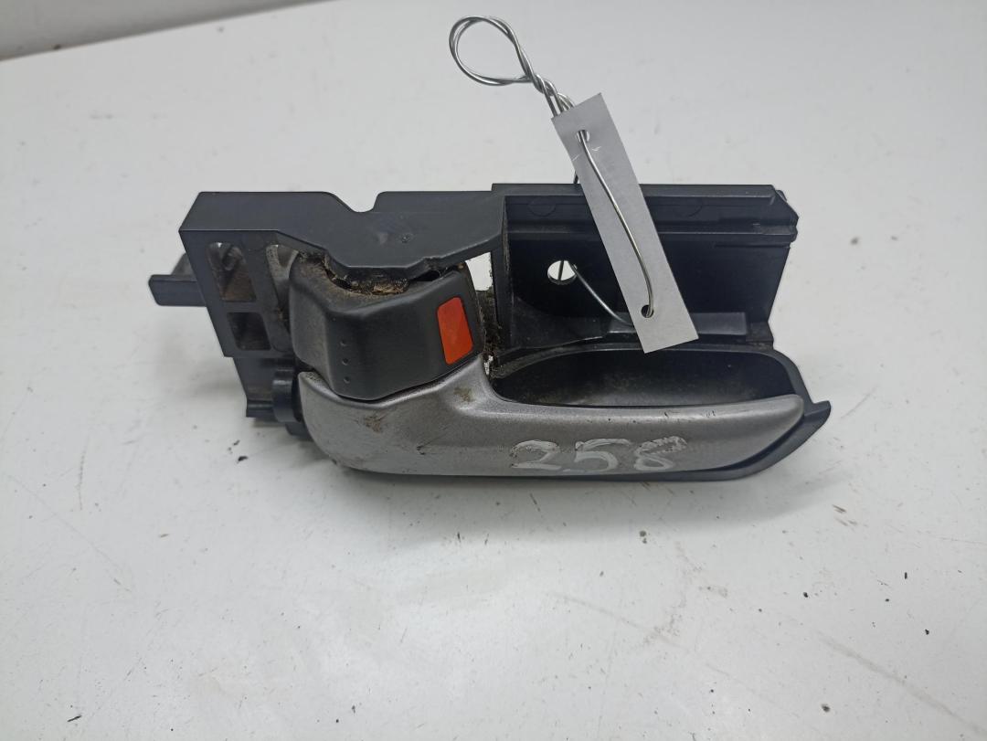 ручка внутренняя передняя левая Opel Agila B 2008, 1.3 л., дизель, МКПП, красный, хетчбэк 5 дв.