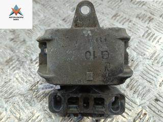 подушка крепления КПП Volkswagen Golf 4 поколение 1998, 1.6 л., бензин, МКПП, чёрный, хетчбэк 5 дв.