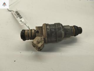 форсунка Volkswagen Passat B4 1994, 1.6 л., бензин, МКПП, синий, универсал, 037906031J