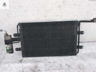 радиатор кондиционера Volkswagen Golf 4 поколение 1999, 1.6 л., бензин, МКПП, синий, хетчбэк 5 дв., 1J0820411D