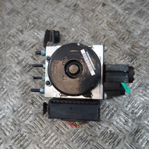 блок ABS BMW 1 F20/F21 2012, 2.0 л., дизель, МКПП, чёрный, хетчбэк 5 дв., 6857323, 6857324