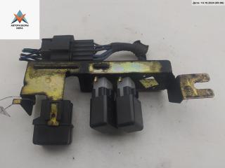 блок реле Mitsubishi Pajero 3 поколение [рестайлинг] 2004, 2.5 л., дизель, МКПП, чёрный, внедорожник 5 дв., 521F011C