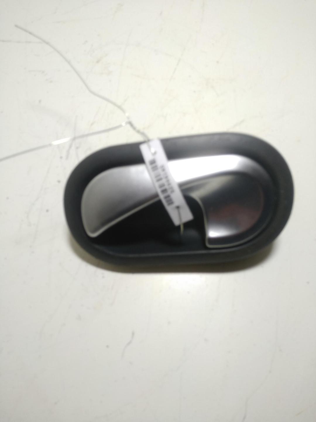 ручка внутренняя передняя левая Renault Megane 2 поколение 2003, 2.0 л., бензин, МКПП, серый, седан, 8200028487 - фото №1