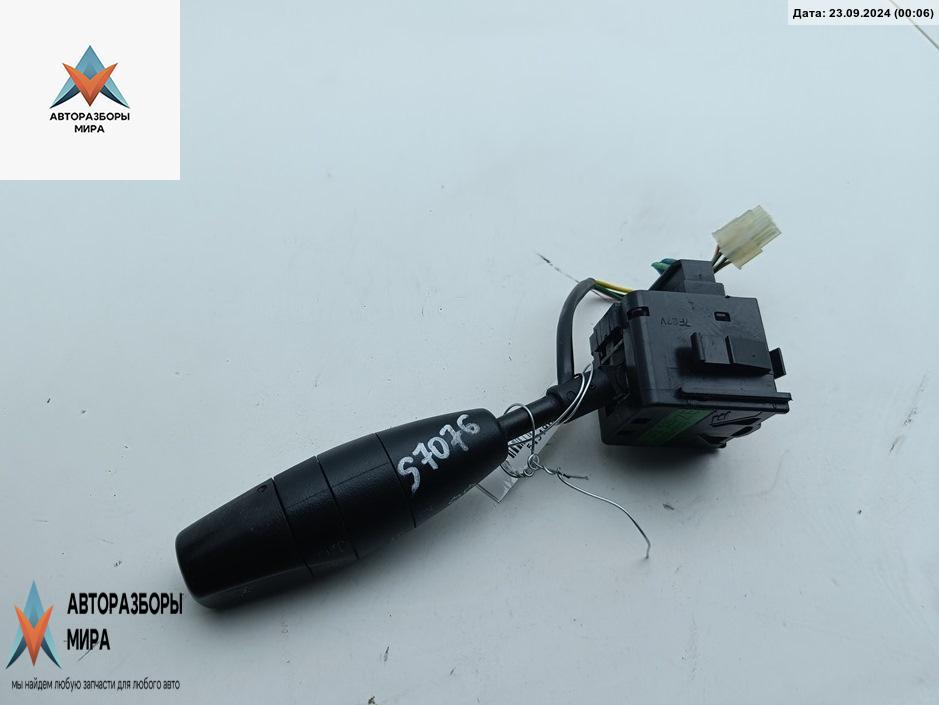 переключатель поворотов Daewoo Lanos T100 1998, 1.6 л., бензин, МКПП, чёрный, хетчбэк 3 дв., 96242526 - фото №1